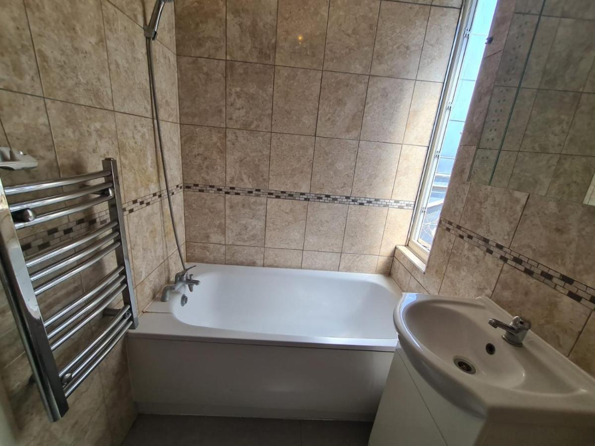 לונדון "Bright & Spacious" 3 Bedroom Flat By Kings Cross, St Pancras Station!!!!64 מראה חיצוני תמונה
