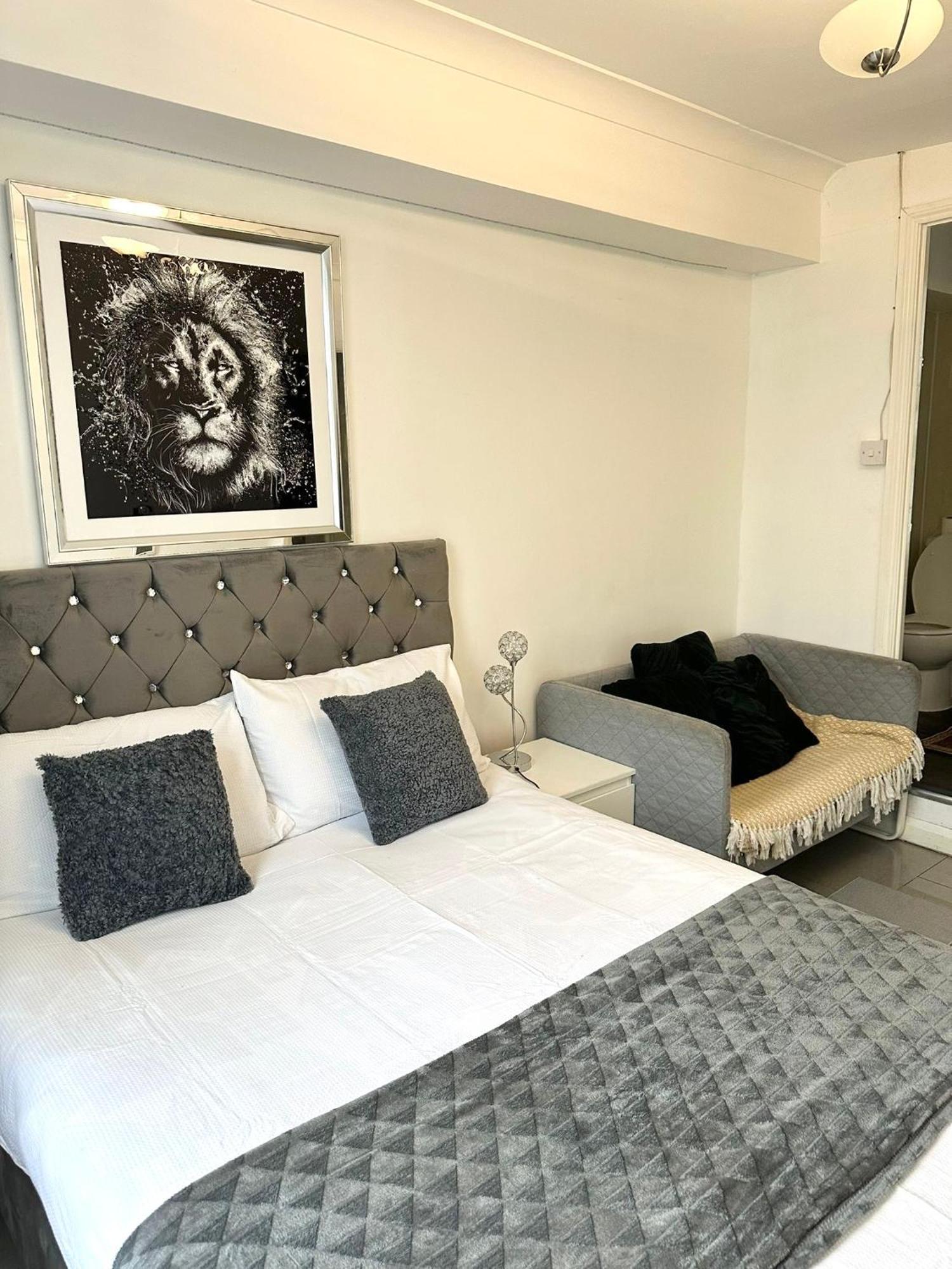 לונדון "Bright & Spacious" 3 Bedroom Flat By Kings Cross, St Pancras Station!!!!64 מראה חיצוני תמונה