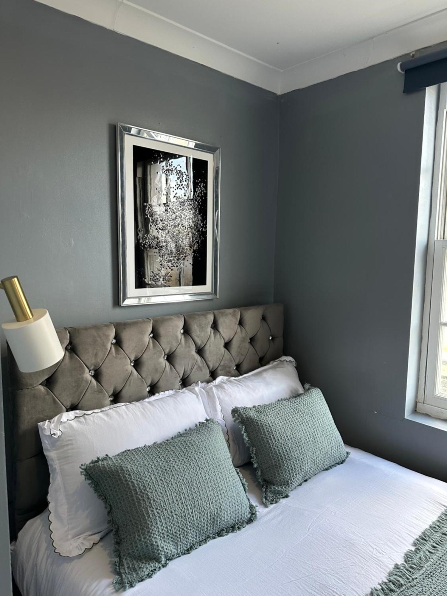 לונדון "Bright & Spacious" 3 Bedroom Flat By Kings Cross, St Pancras Station!!!!64 מראה חיצוני תמונה