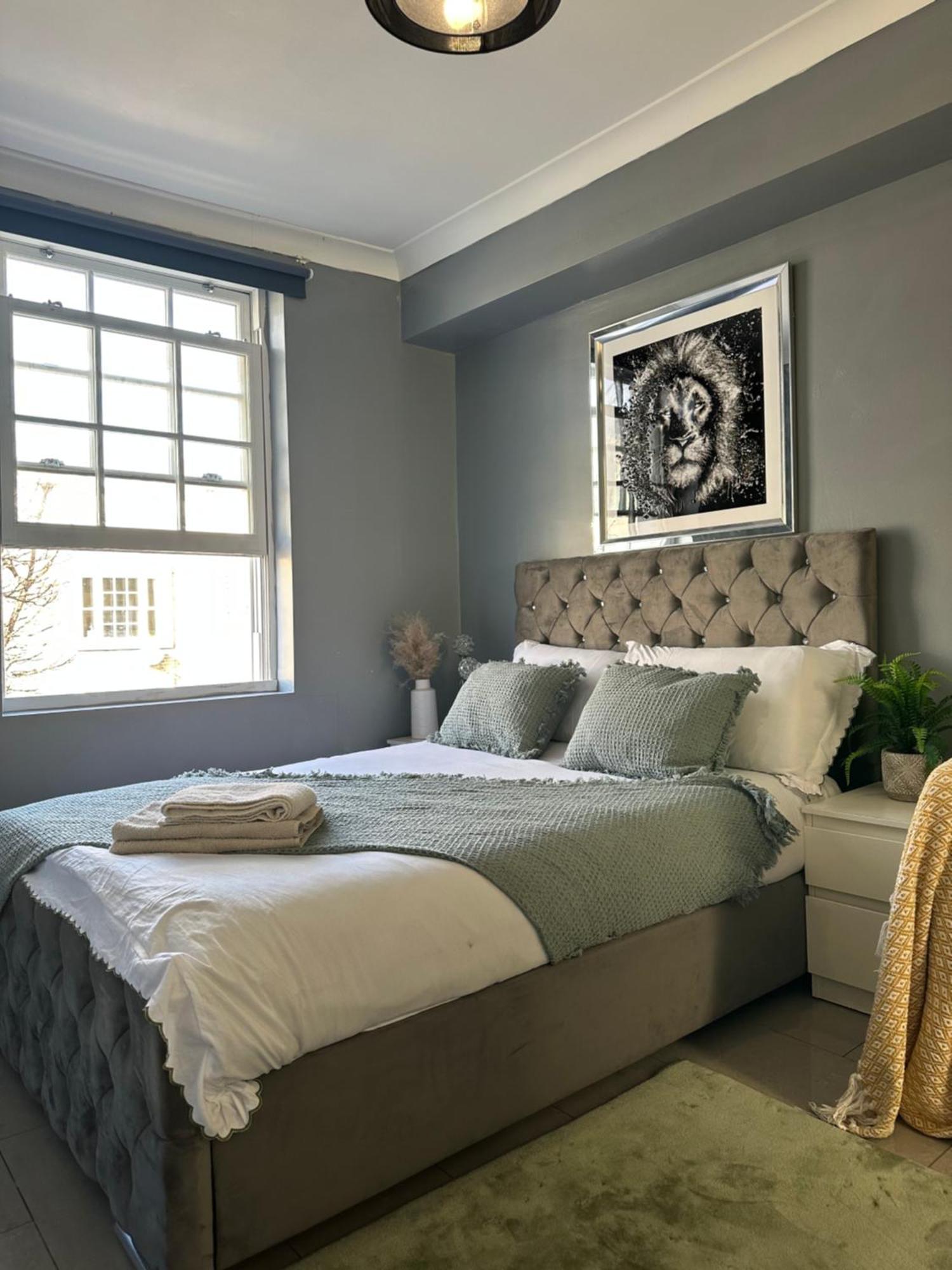 לונדון "Bright & Spacious" 3 Bedroom Flat By Kings Cross, St Pancras Station!!!!64 מראה חיצוני תמונה