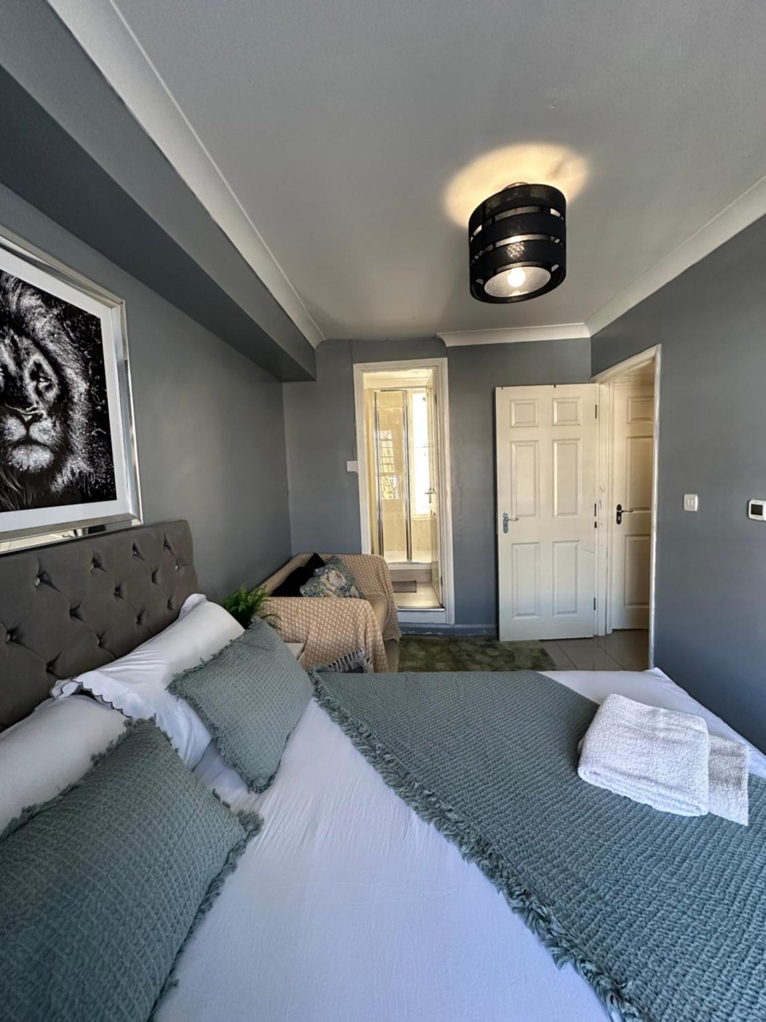 לונדון "Bright & Spacious" 3 Bedroom Flat By Kings Cross, St Pancras Station!!!!64 מראה חיצוני תמונה